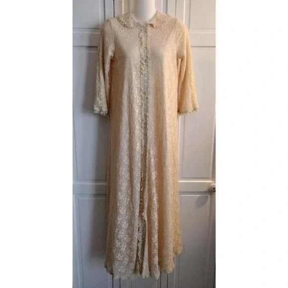 Vintage 1960s Miss Elaine Peach Pink Lace Long Robe Gown 3/4 Sleeves Lined M